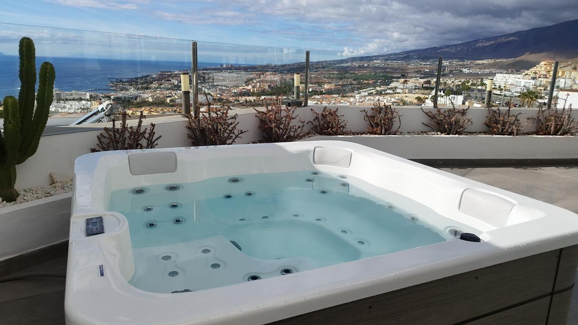 Sunset White Villa - Ocean View, Jakuzzi, Heated Pool, Air-Conditioning, Grill Playa de las Americas  Exterior photo